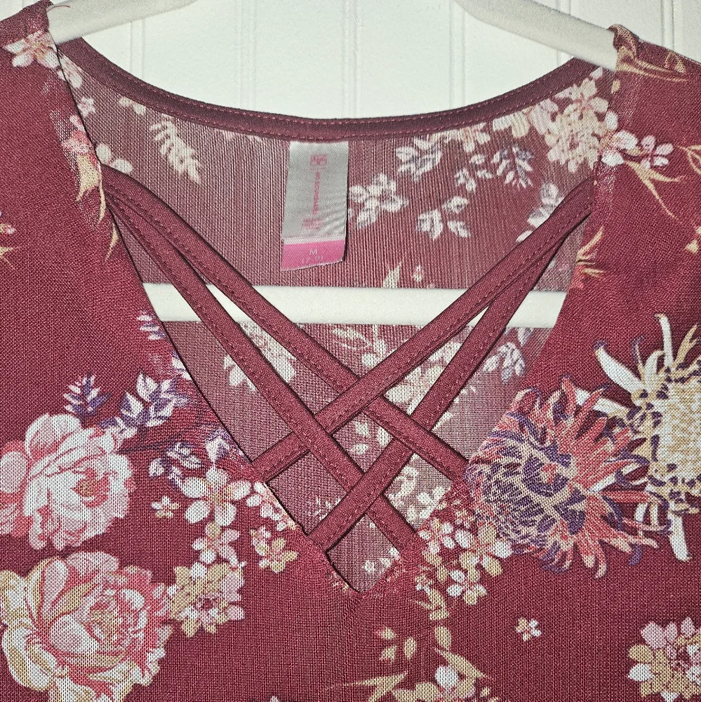 Flowered top - Picture 3 of 3